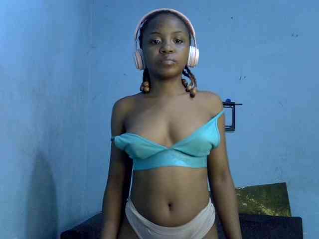 GoldenGoddess1 Live Webcam on BongaCams