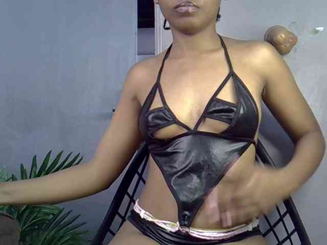 GoldenGoddess1 webcam