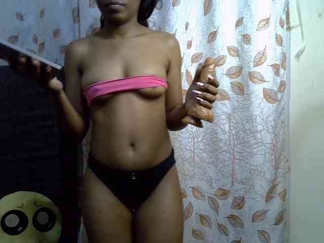 GoldenGoddess1 webcam