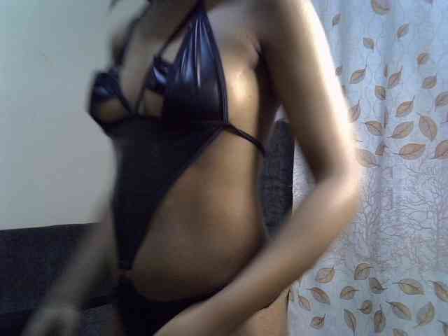 GoldenGoddess1 webcam