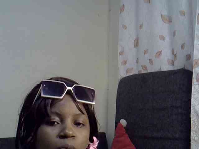 GoldenGoddess1 webcam