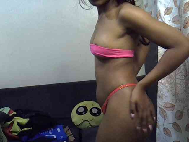 GoldenGoddess1 webcam