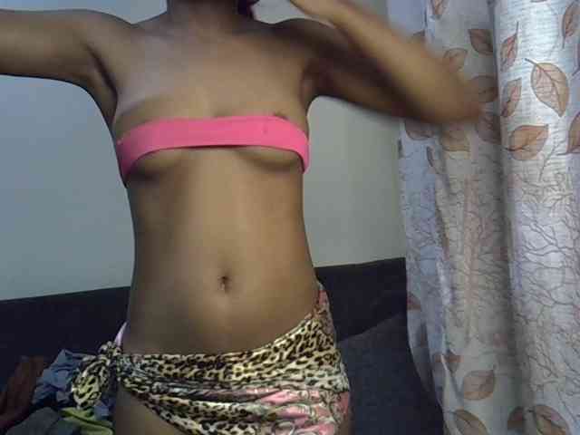 GoldenGoddess1 webcam