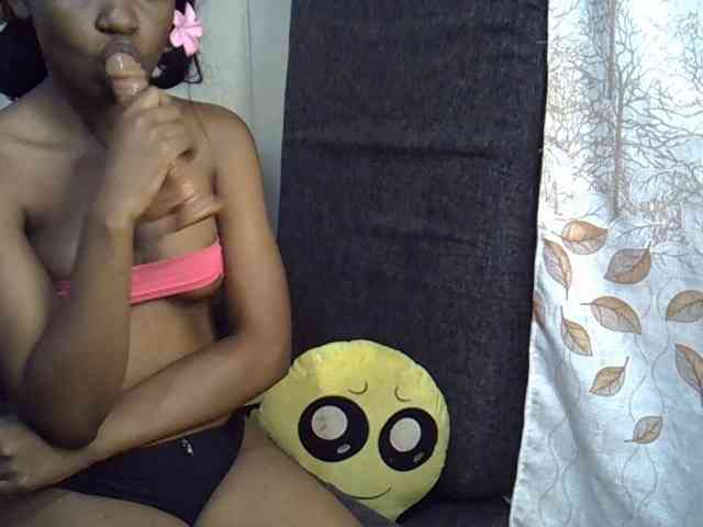 GoldenGoddess1 webcam