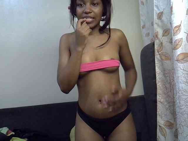 GoldenGoddess1 webcam