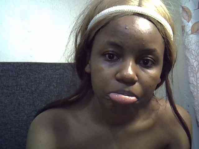 GoldenGoddess1 webcam