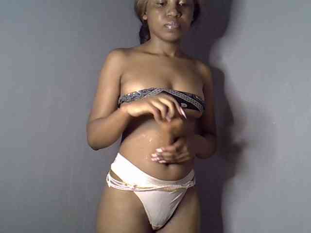 GoldenGoddess1 webcam