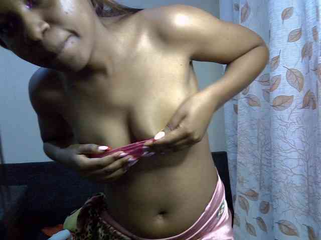 GoldenGoddess1 webcam