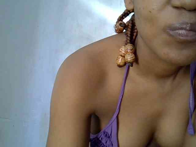 GoldenGoddess1 webcam