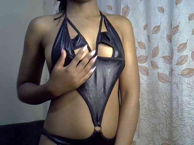 GoldenGoddess1 webcam