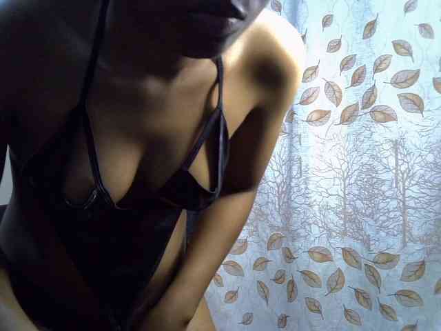 GoldenGoddess1 webcam