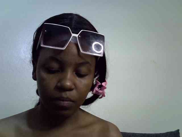 GoldenGoddess1 webcam