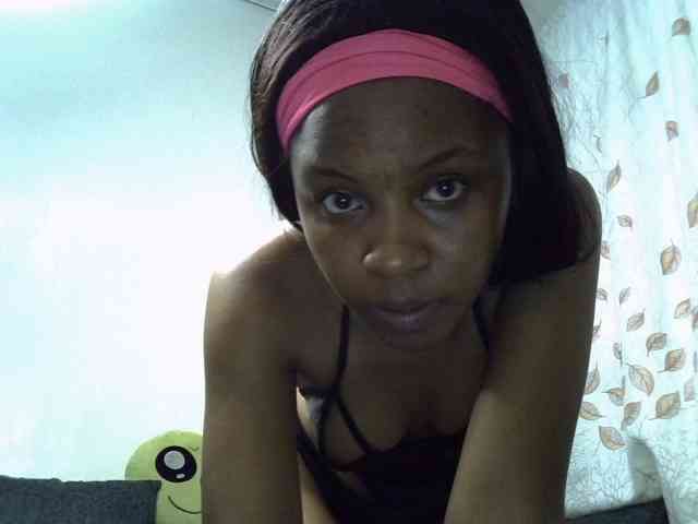 GoldenGoddess1 webcam