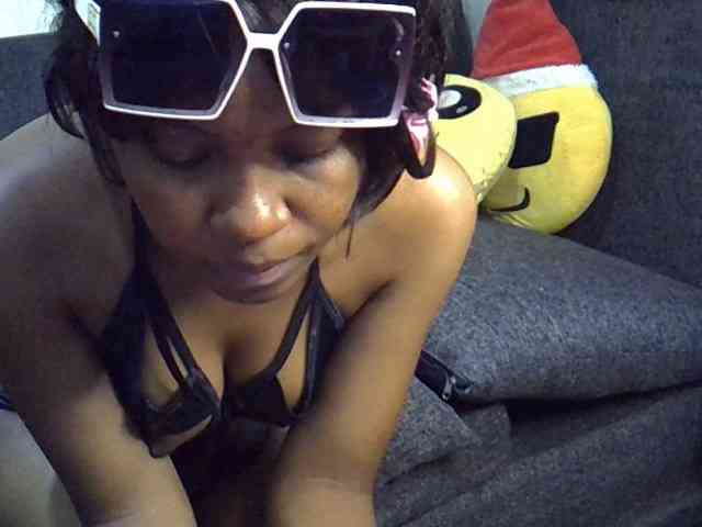 GoldenGoddess1 webcam