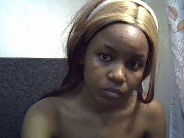 GoldenGoddess1 webcam