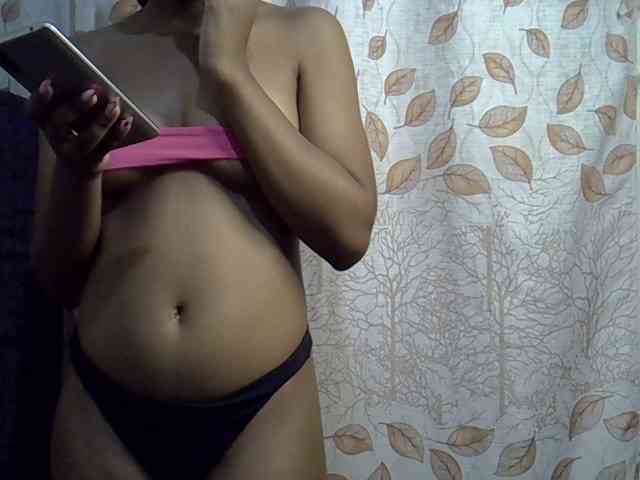 GoldenGoddess1 webcam