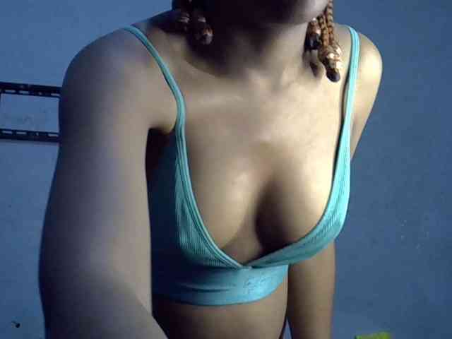 GoldenGoddess1 webcam