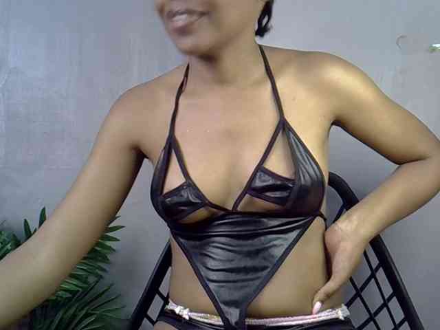 GoldenGoddess1 webcam