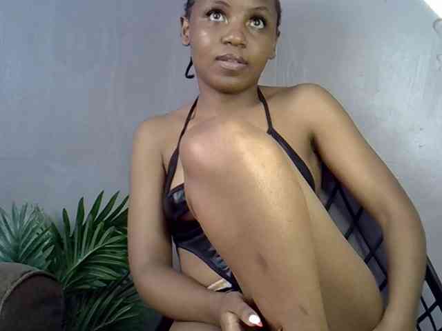 GoldenGoddess1 webcam