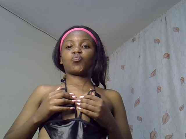 GoldenGoddess1 Live Webcam on BongaCams