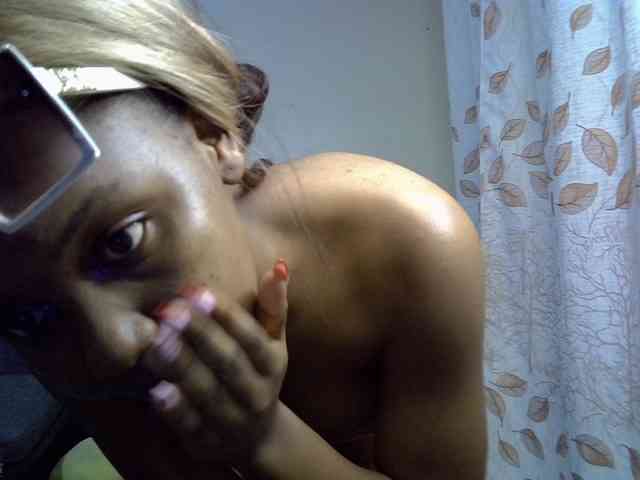 GoldenGoddess1 webcam