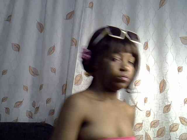 GoldenGoddess1 webcam