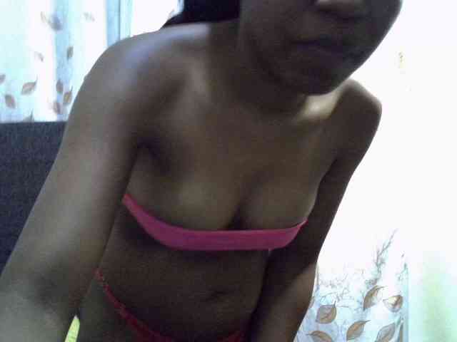 GoldenGoddess1 webcam