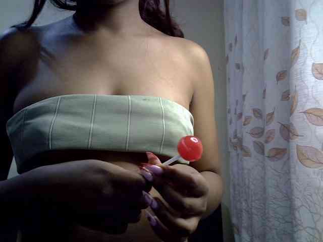 GoldenGoddess1 webcam