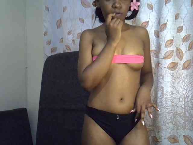 GoldenGoddess1 webcam