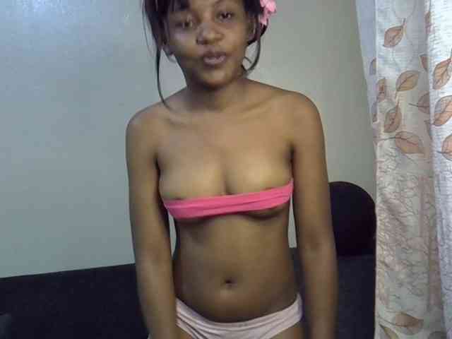 GoldenGoddess1 webcam