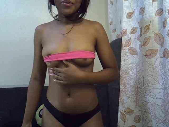 GoldenGoddess1 webcam