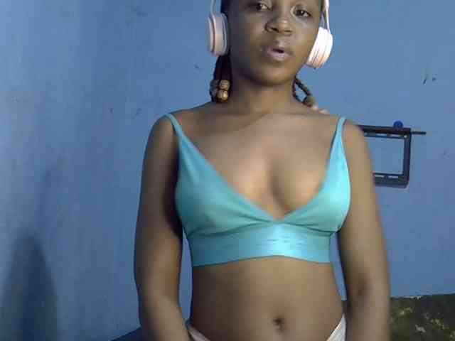 GoldenGoddess1 webcam