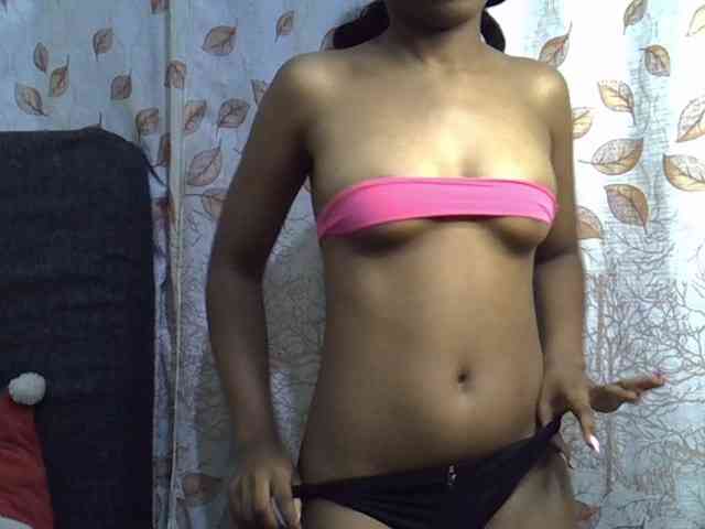 GoldenGoddess1 webcam