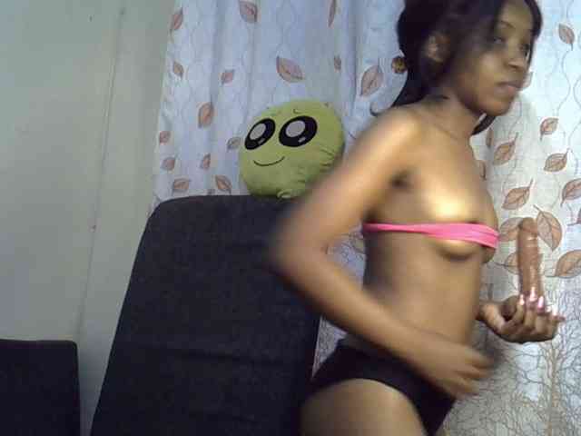 GoldenGoddess1 webcam