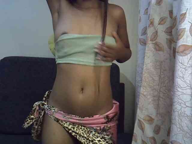 GoldenGoddess1 webcam