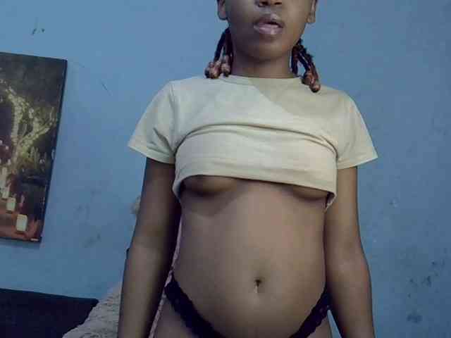 GoldenGoddess1 webcam