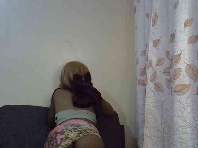 GoldenGoddess1 webcam