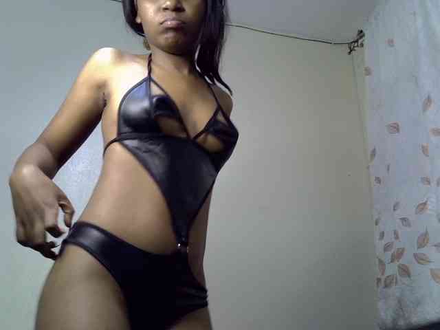 GoldenGoddess1 webcam