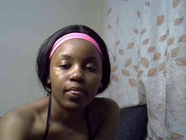 GoldenGoddess1 webcam