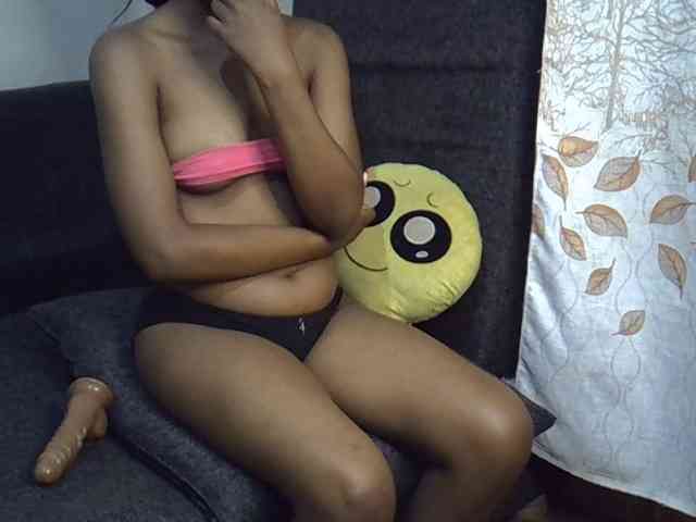 GoldenGoddess1 webcam