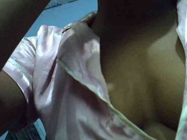 GoldenGoddess1 webcam