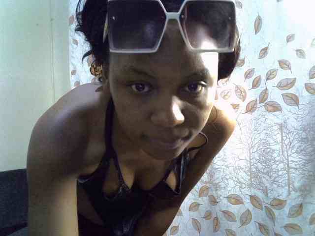 GoldenGoddess1 webcam