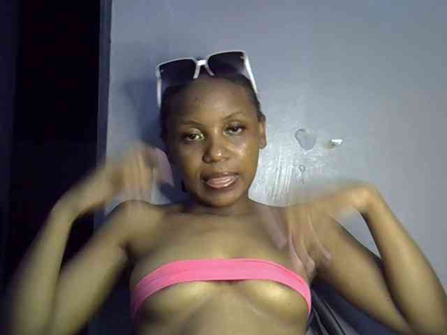 GoldenGoddess1 webcam