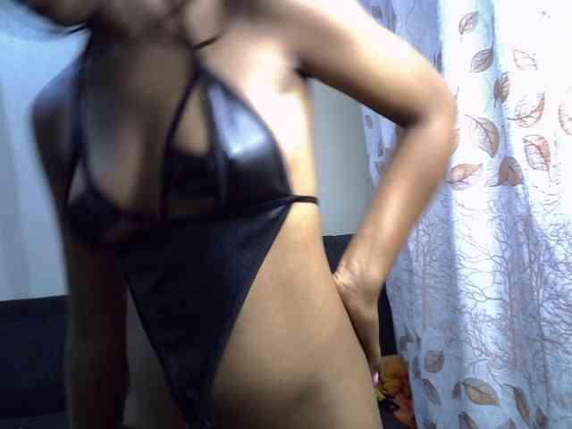 GoldenGoddess1 webcam