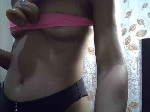 GoldenGoddess1 webcam