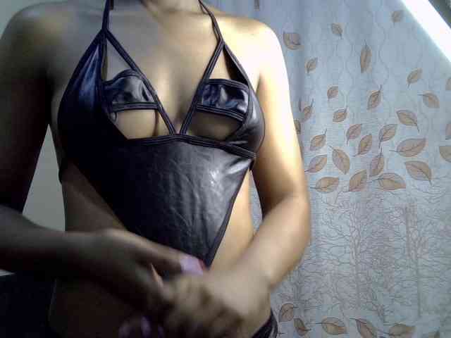 GoldenGoddess1 webcam