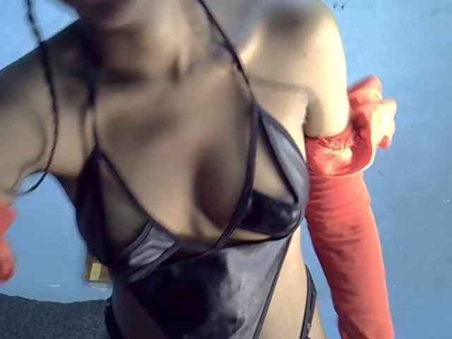 GoldenGoddess1 webcam