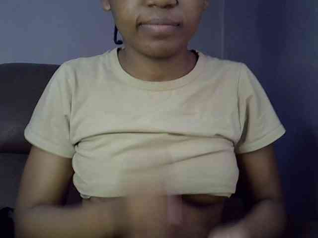 GoldenGoddess1 webcam