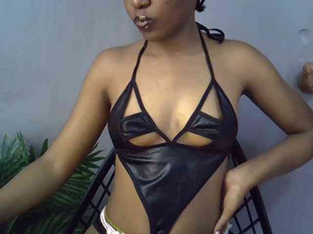 GoldenGoddess1 webcam