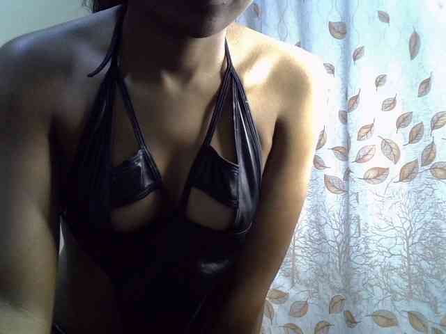 GoldenGoddess1 webcam